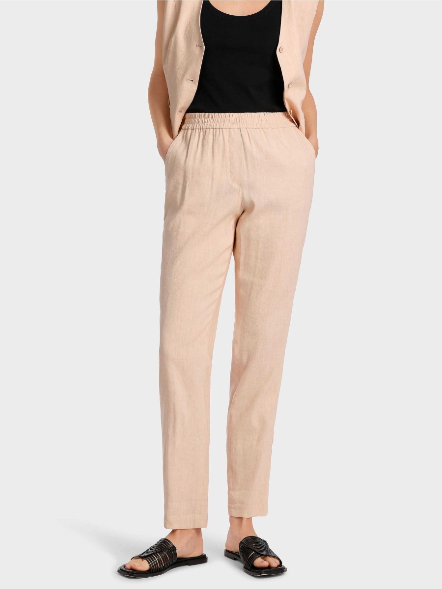 Marc Cain Roanne Model With A Relaxed Fit Pants