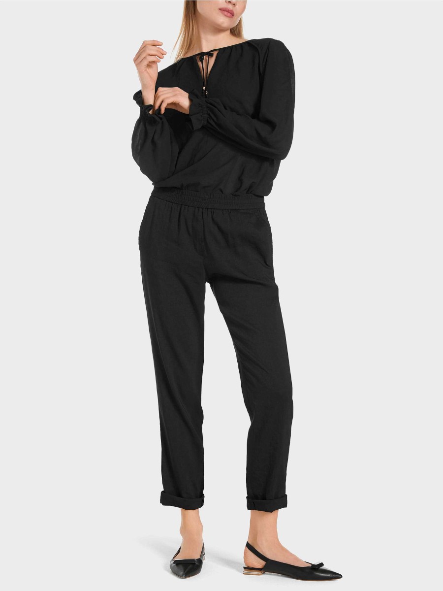 Marc Cain Roanne Model With A Relaxed Fit Pants