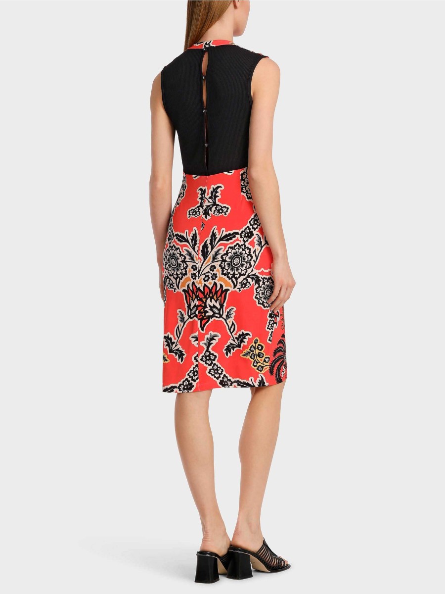 Marc Cain Body-Hugging Dress Made Of Viscose Stretch Dresses