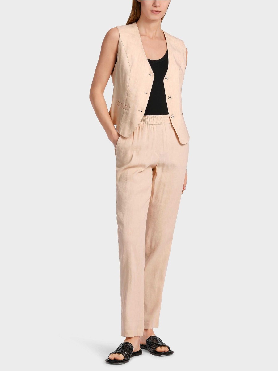 Marc Cain Roanne Model With A Relaxed Fit Pants